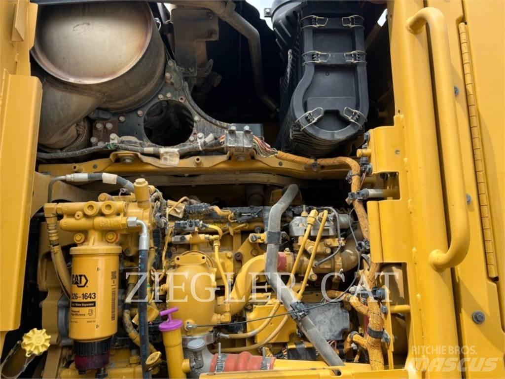 CAT 12M2AWD Równiarki