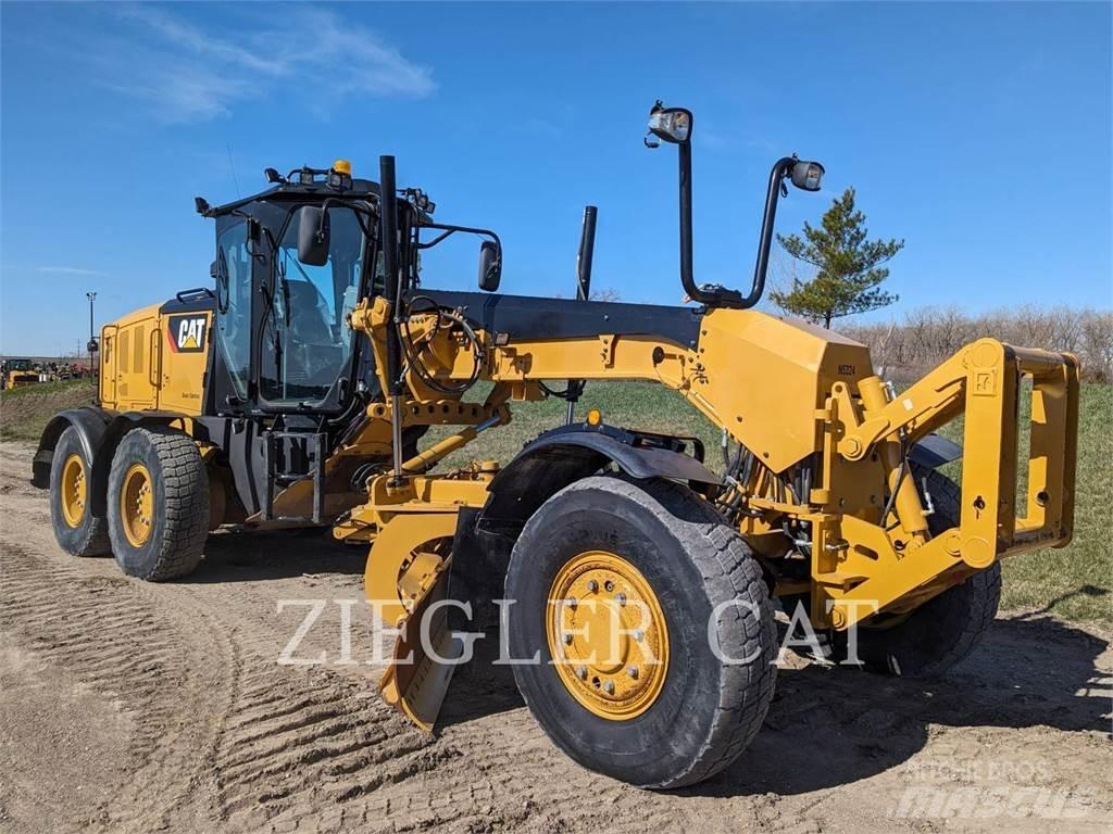 CAT 12M3AWD Równiarki