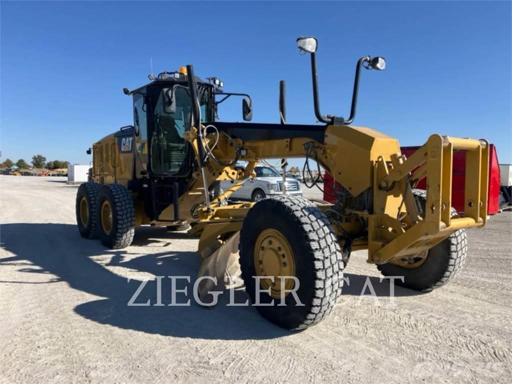 CAT 12M3AWD Równiarki