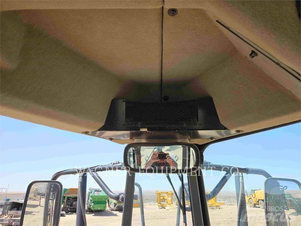 CAT 12M3AWD Równiarki