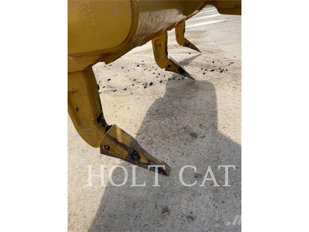 CAT 140 Równiarki
