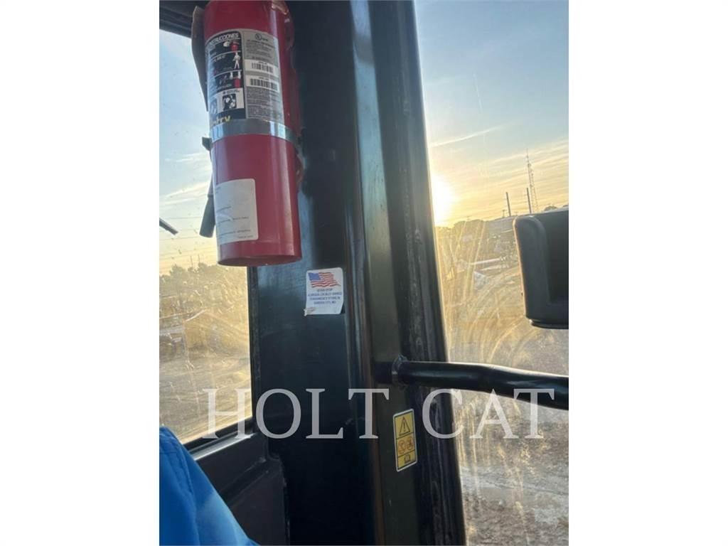 CAT 140 AWD Równiarki