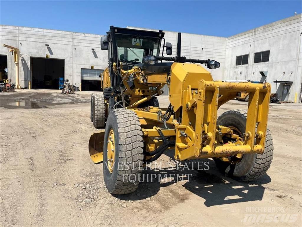 CAT 140 AWD Równiarki