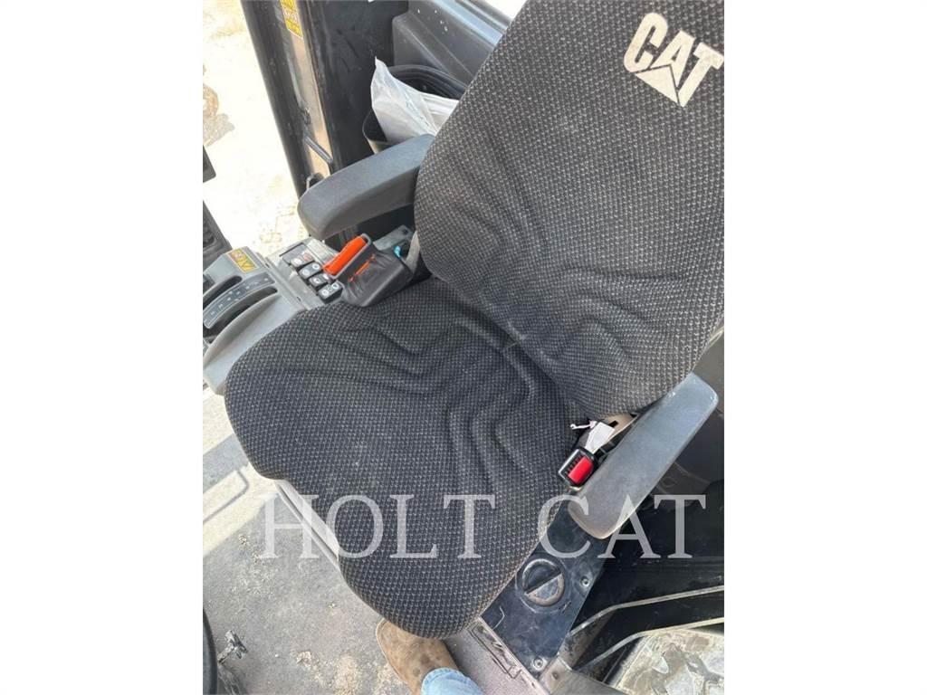 CAT 140 AWD Równiarki