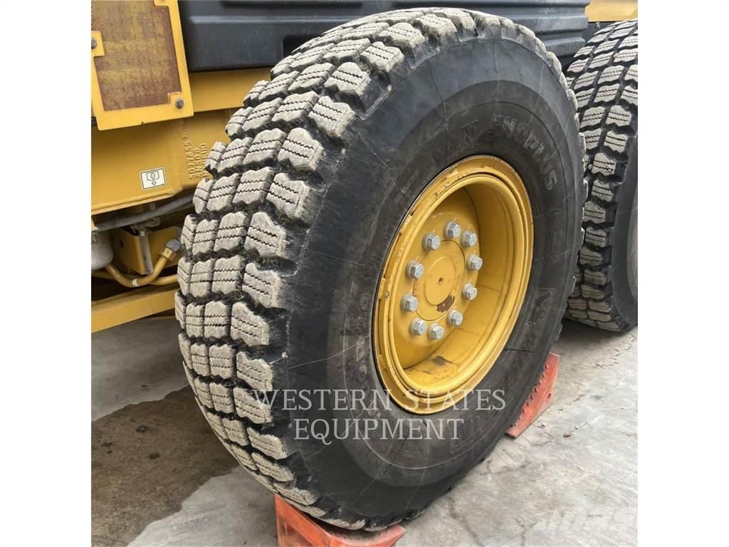 CAT 140 AWD Równiarki