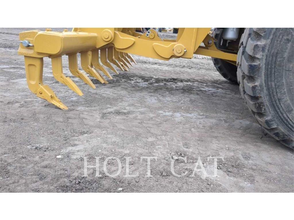 CAT 140 AWD Równiarki