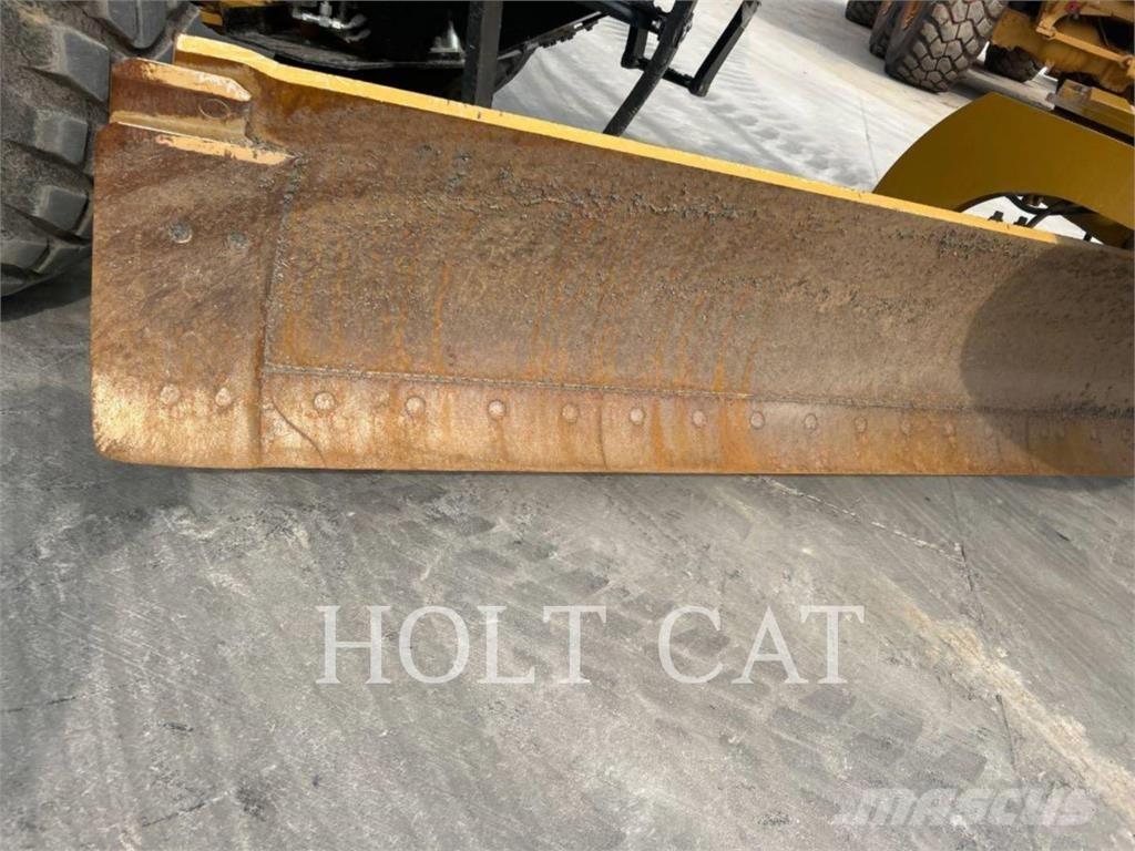 CAT 140 AWD Równiarki