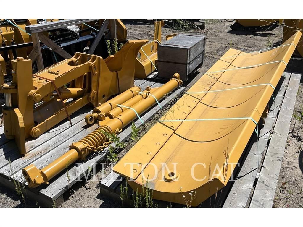 CAT 140 MASTLESS WING Pługi wirnikowe