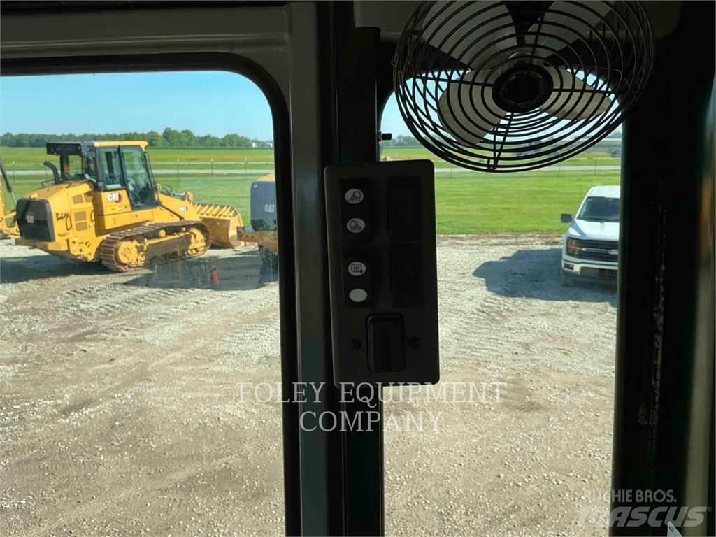 CAT 14013AWD Równiarki