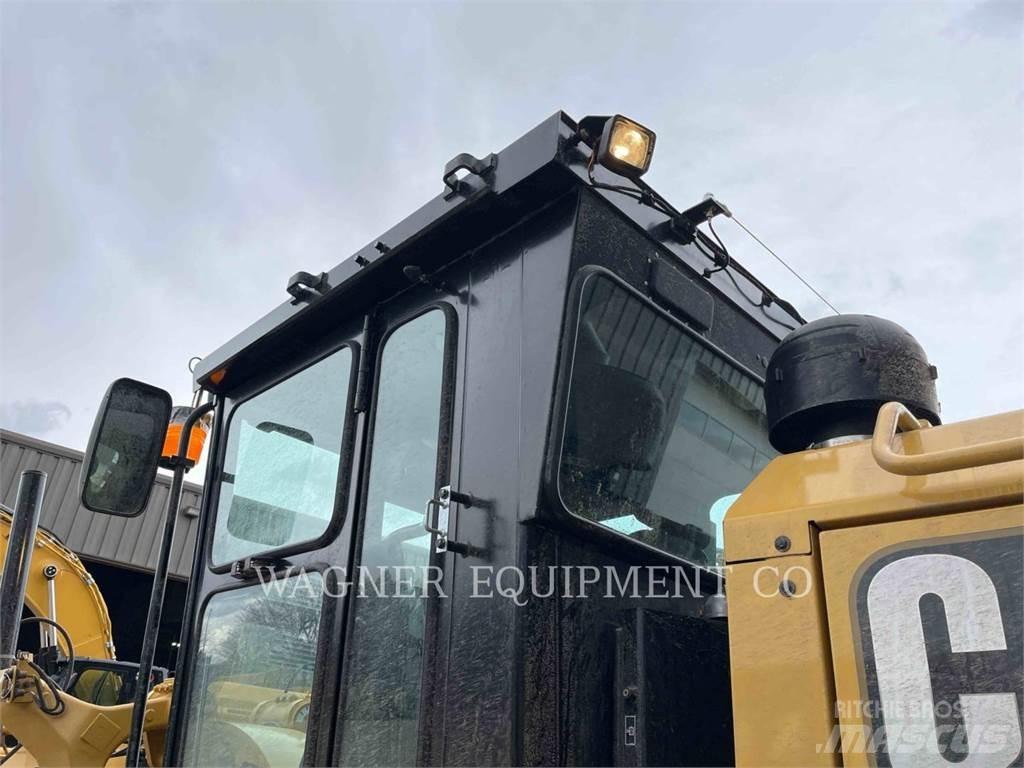 CAT 140GC Równiarki