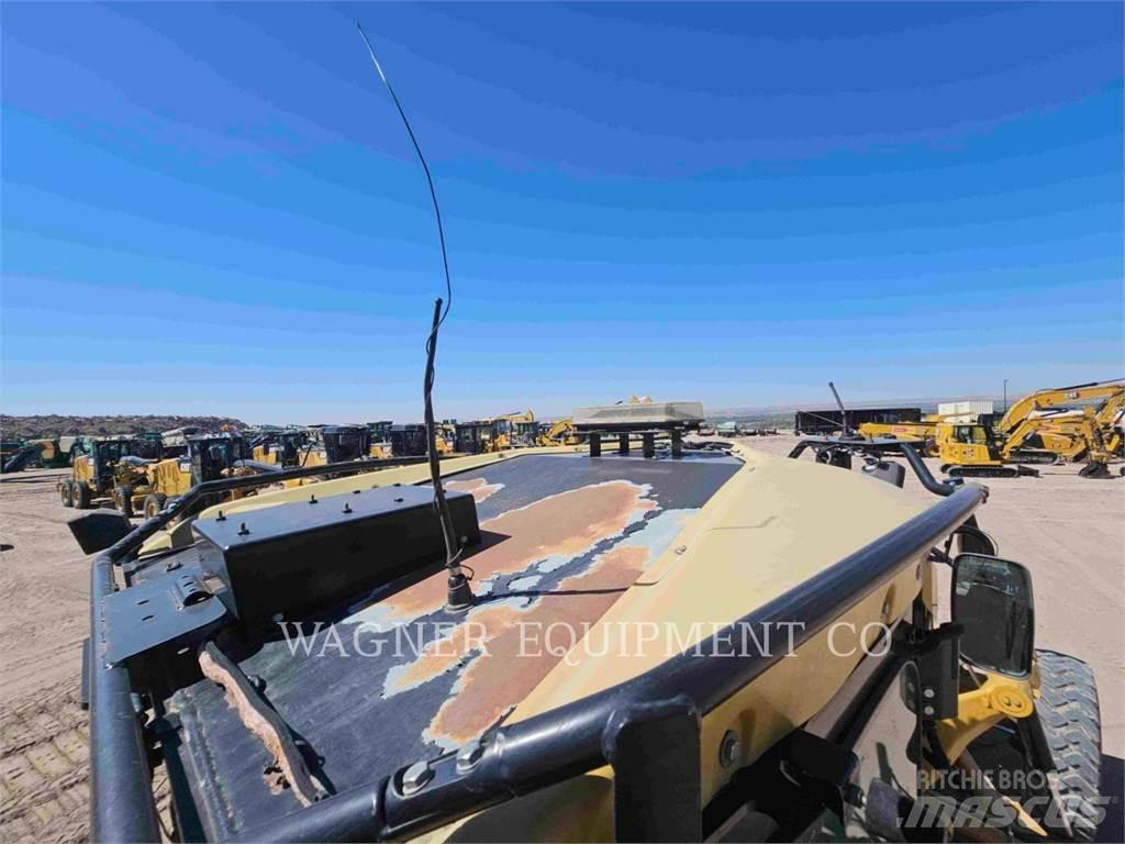 CAT 140M Równiarki