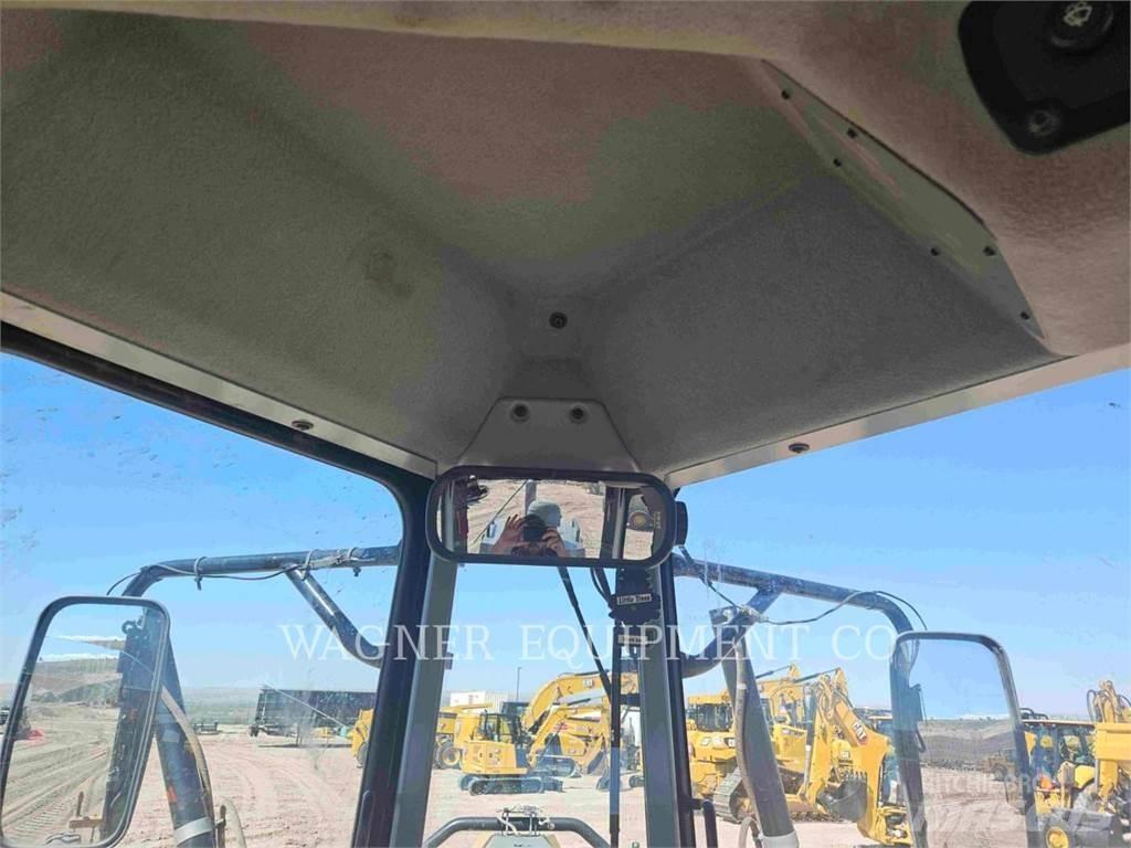 CAT 140M Równiarki