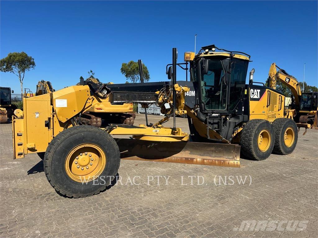 CAT 140M Równiarki