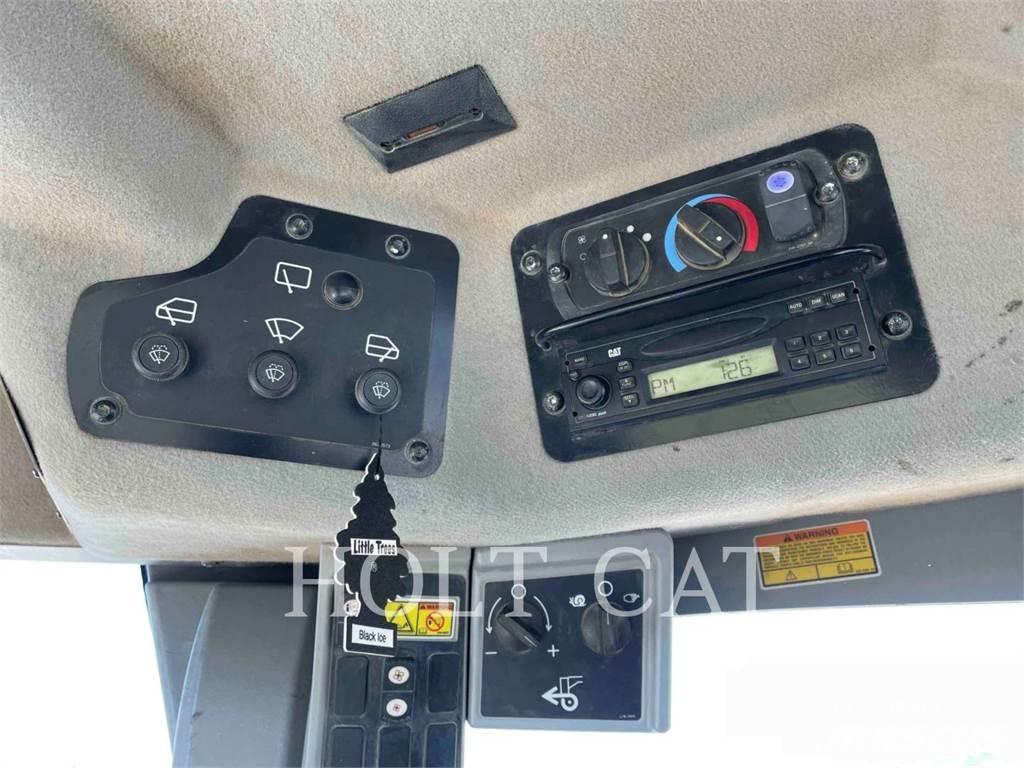 CAT 140M AWD Równiarki