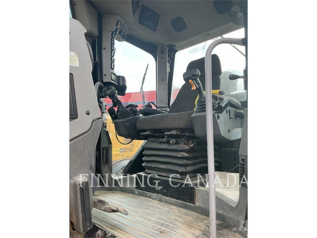 CAT 140M AWD Równiarki