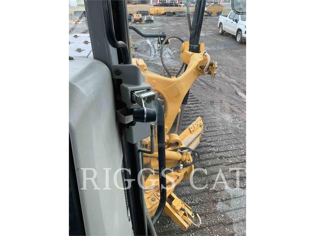 CAT 140M LC17 Równiarki