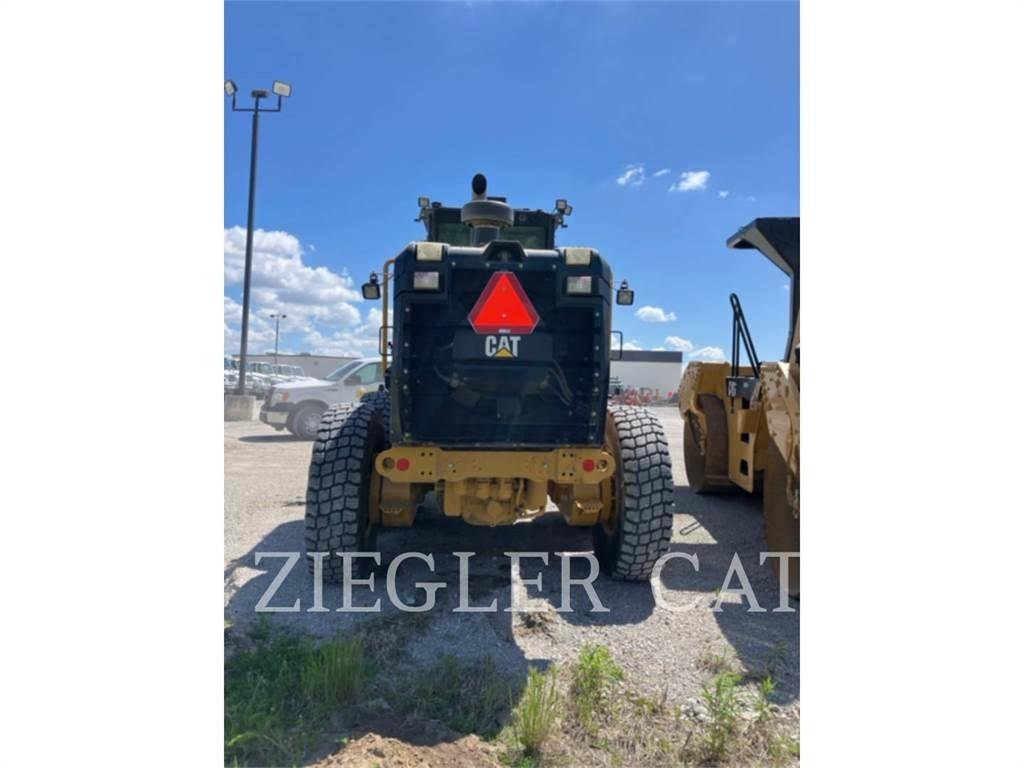 CAT 140M2AWD Równiarki