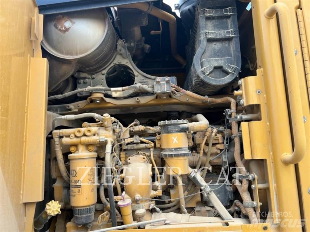 CAT 140M2AWD Równiarki