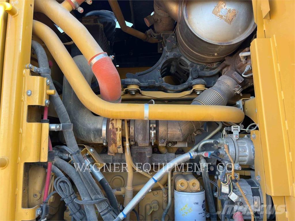 CAT 140M2AWD Równiarki