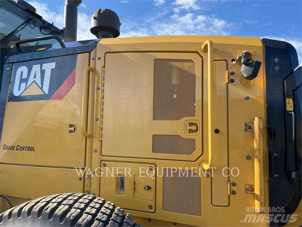 CAT 140M3 AWD Równiarki