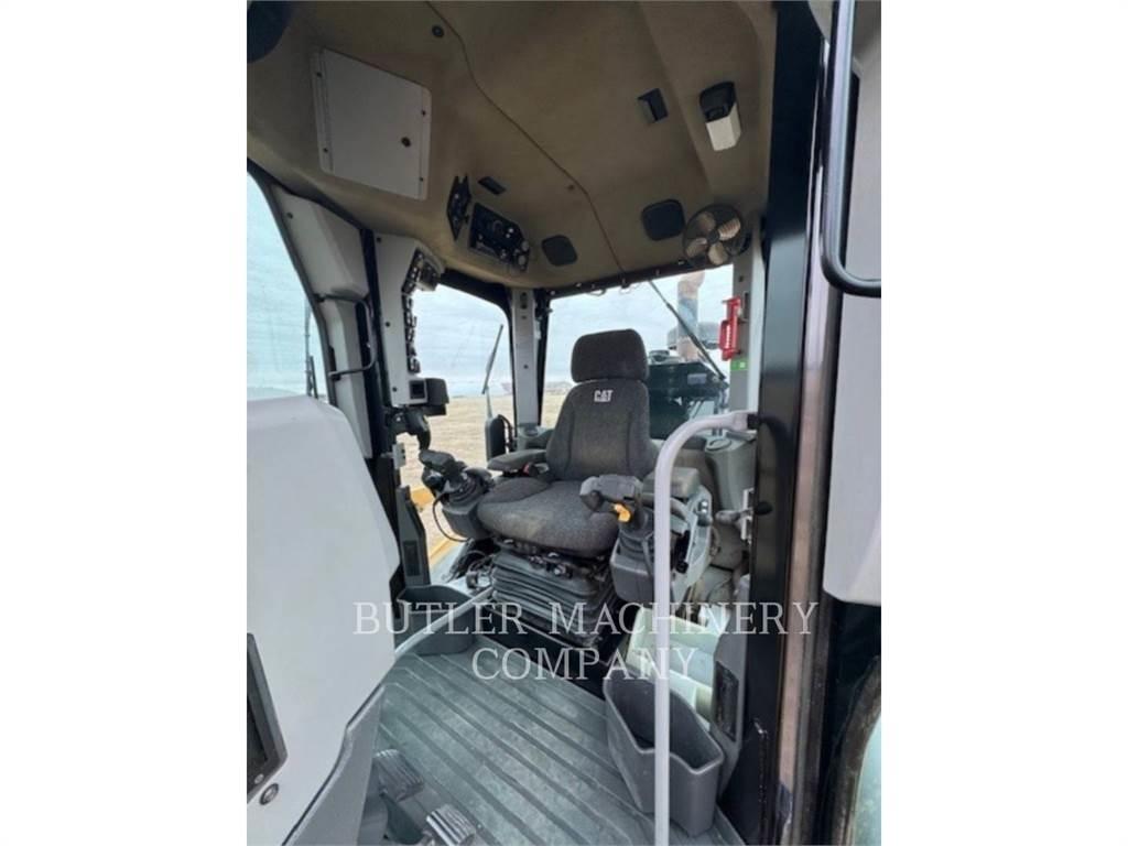 CAT 140M3AWD Równiarki
