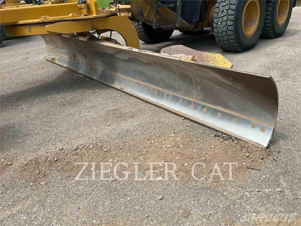 CAT 140M3AWD Równiarki