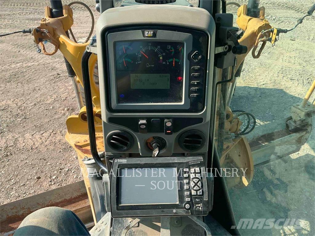 CAT 140M3AWD Równiarki