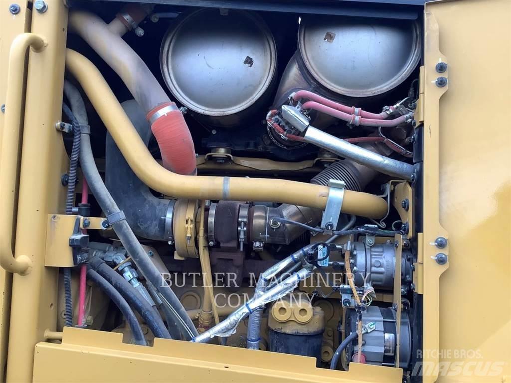 CAT 140M3AWDB Równiarki