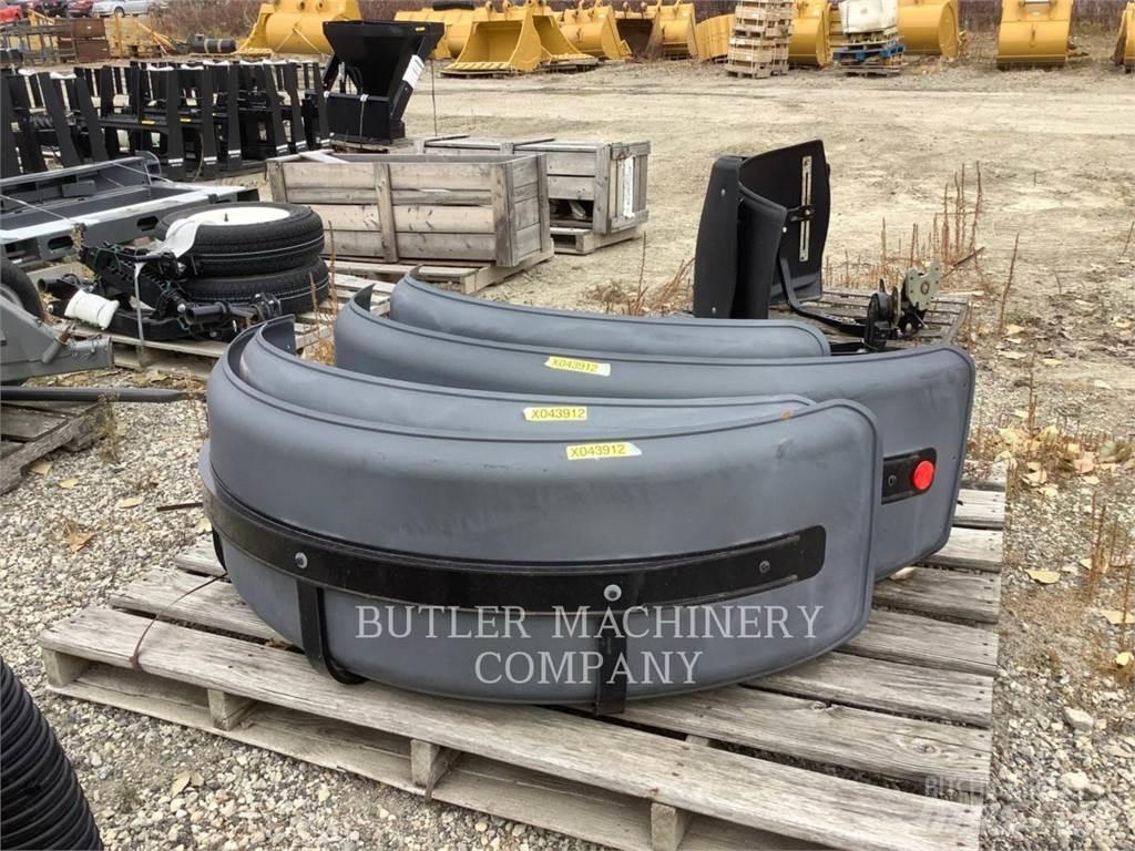 CAT 140M3REARFENDER Maszyny budowlane - Inne