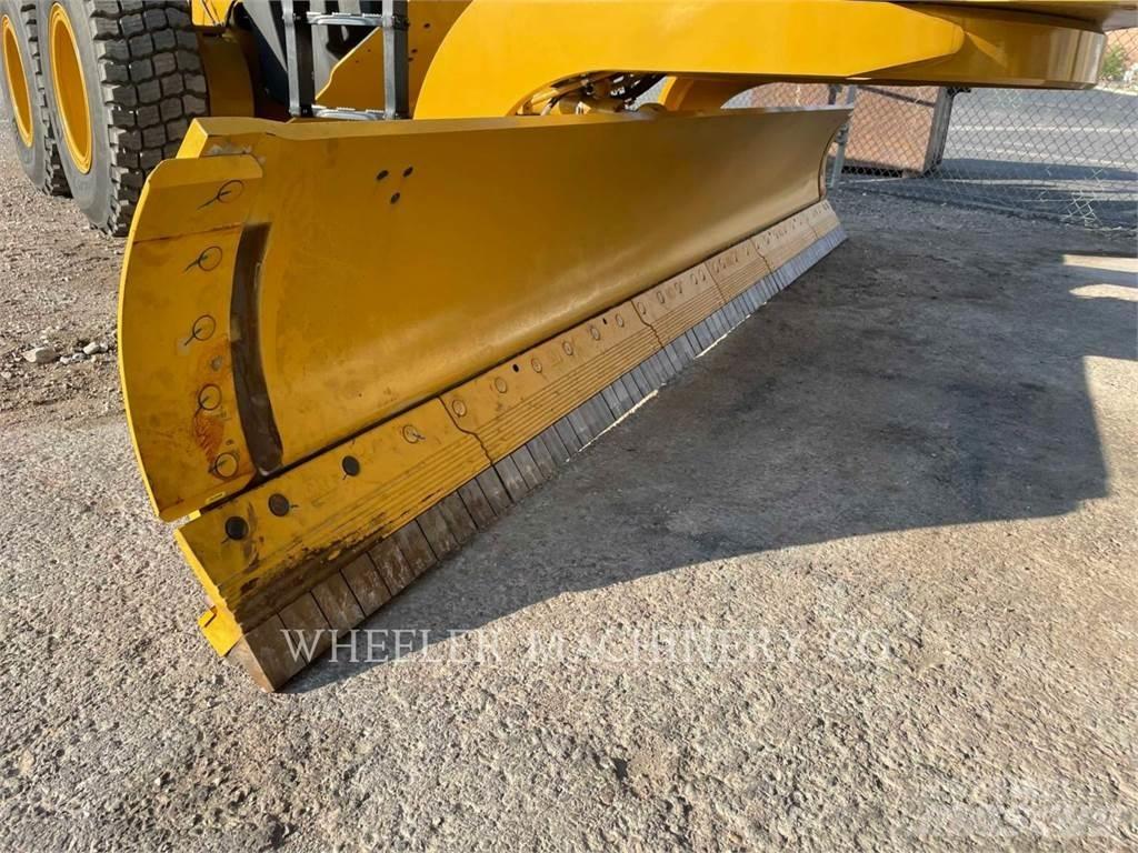 CAT 150 AWD Równiarki