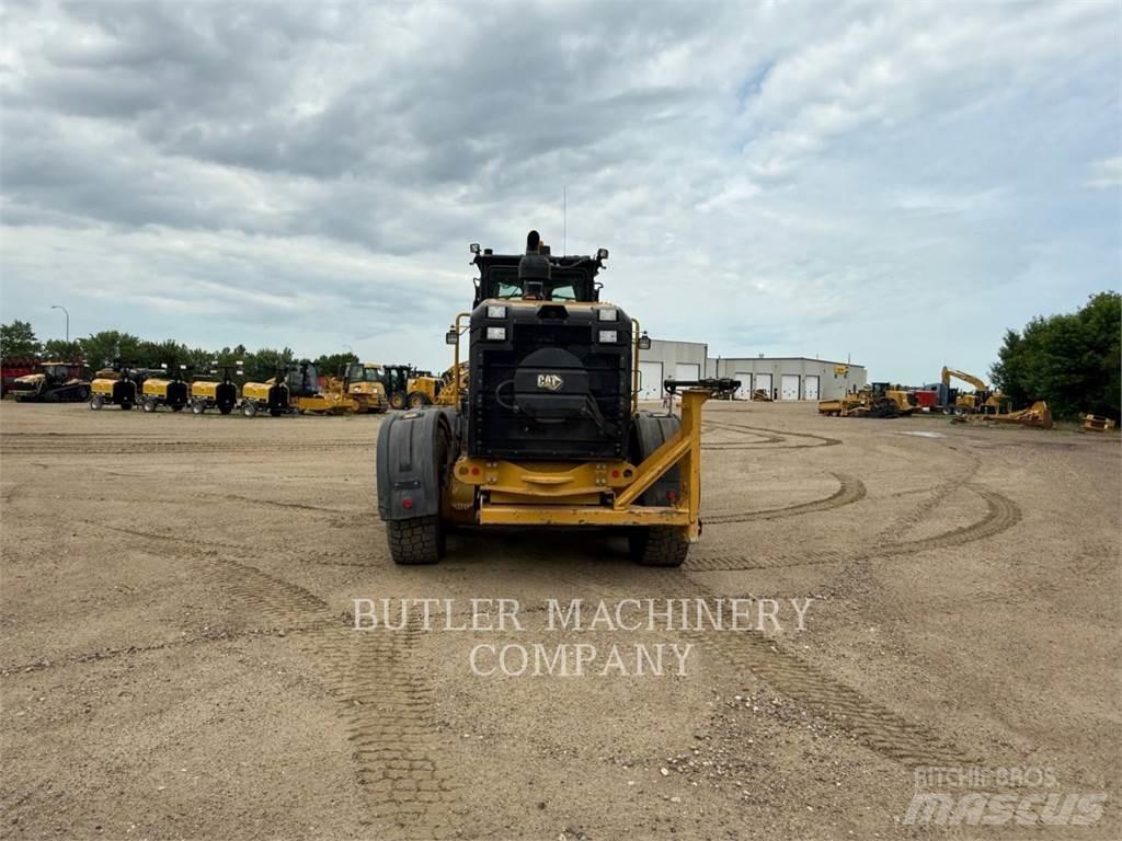 CAT 150 AWD Równiarki