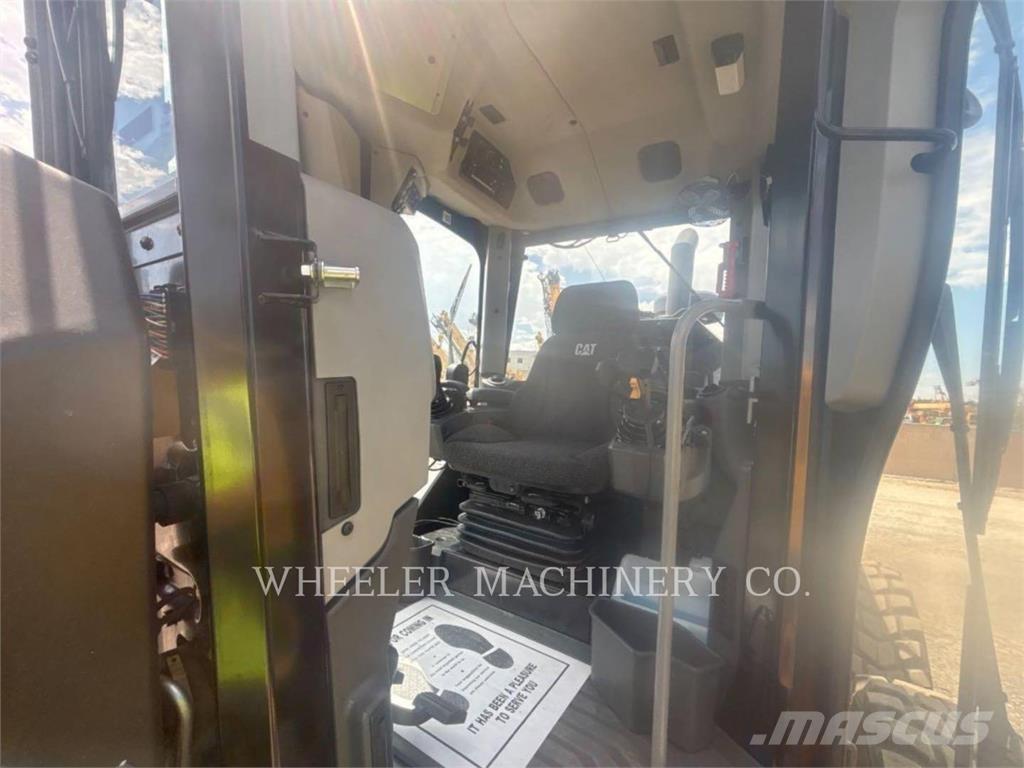 CAT 150 AWD Równiarki