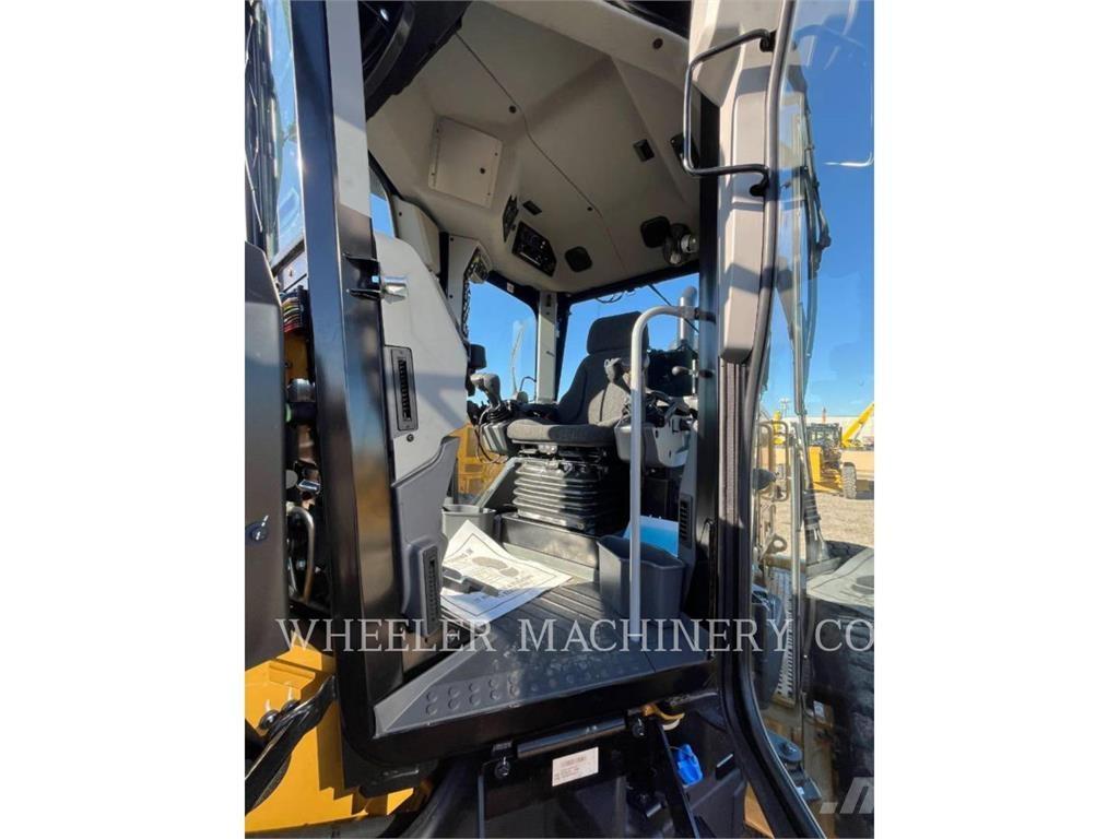 CAT 150 AWD Równiarki