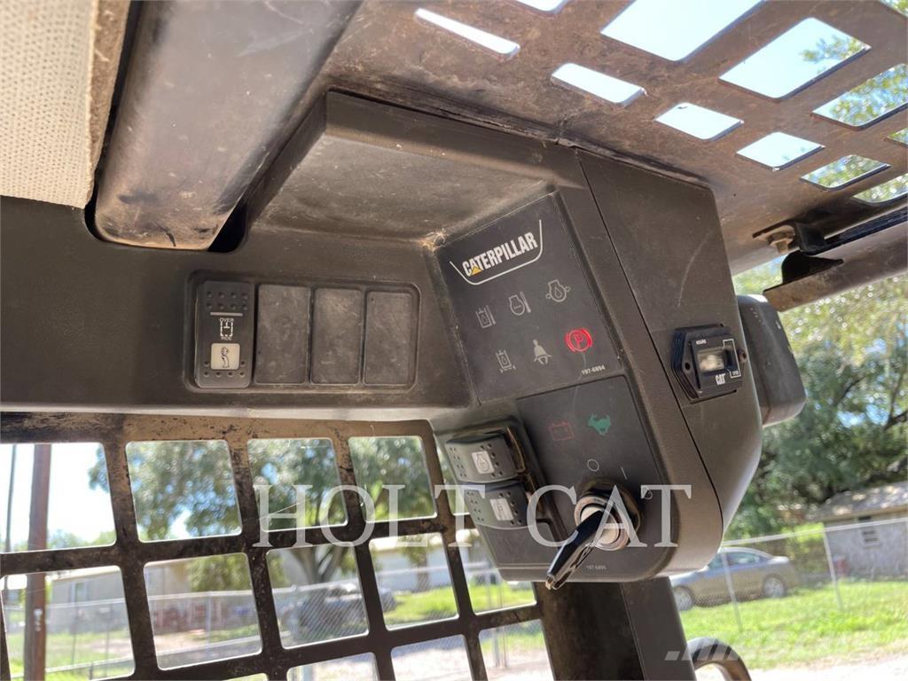 CAT 216 Ładowarki burtowe