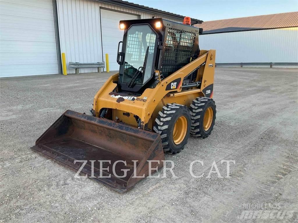 CAT 226B3 Ładowarki burtowe