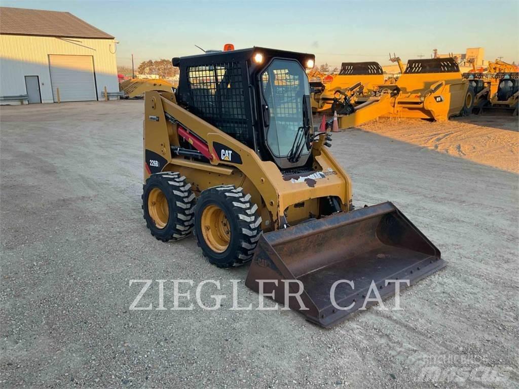 CAT 226B3 Ładowarki burtowe
