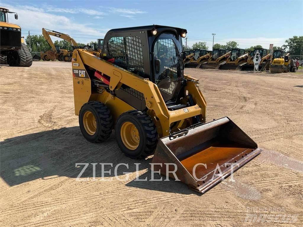 CAT 226D Ładowarki burtowe