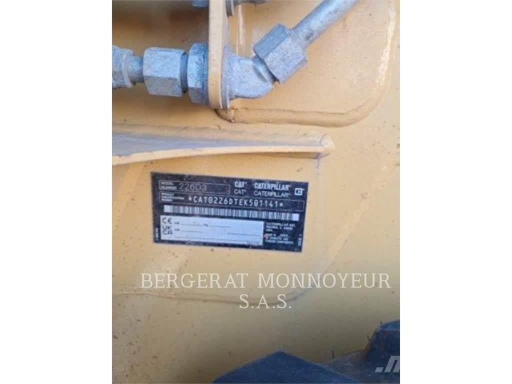 CAT 226D3 Ładowarki burtowe