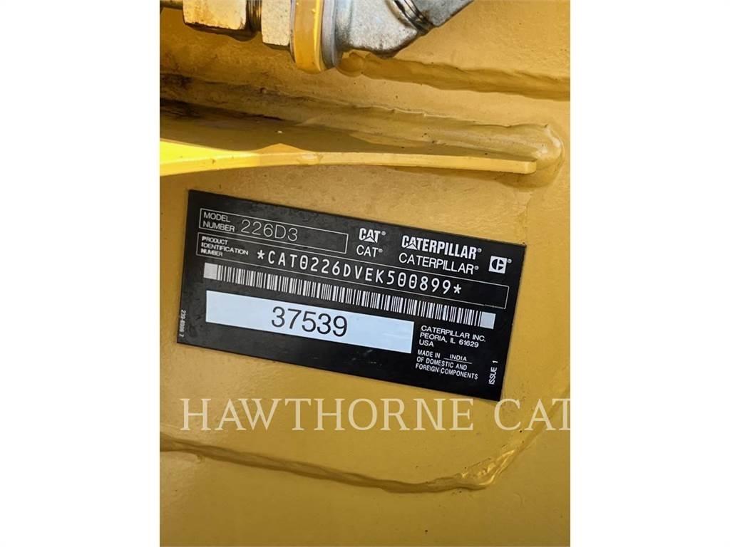 CAT 226D3 Ładowarki burtowe