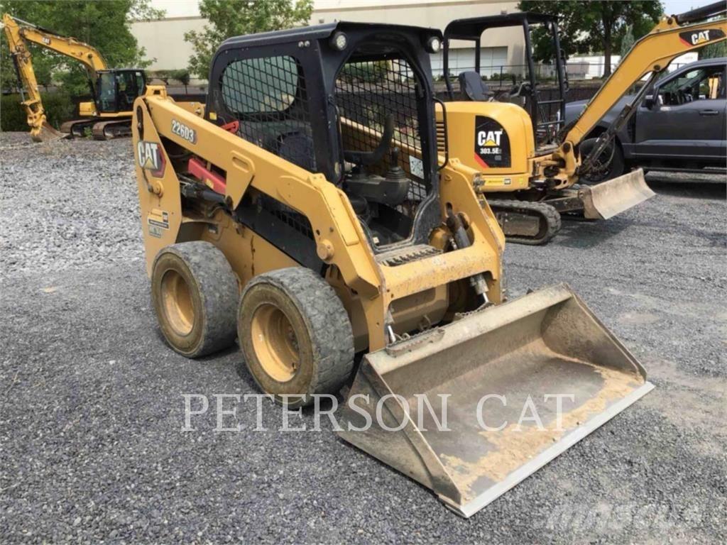 CAT 226D3 Ładowarki burtowe