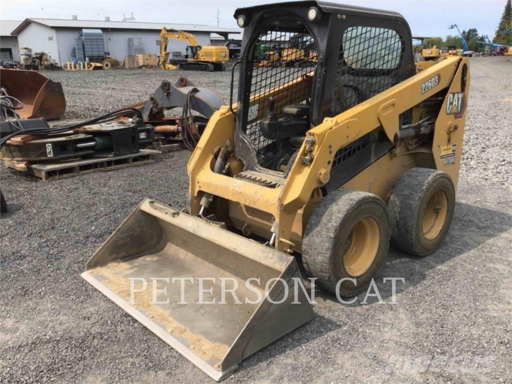 CAT 226D3 Ładowarki burtowe