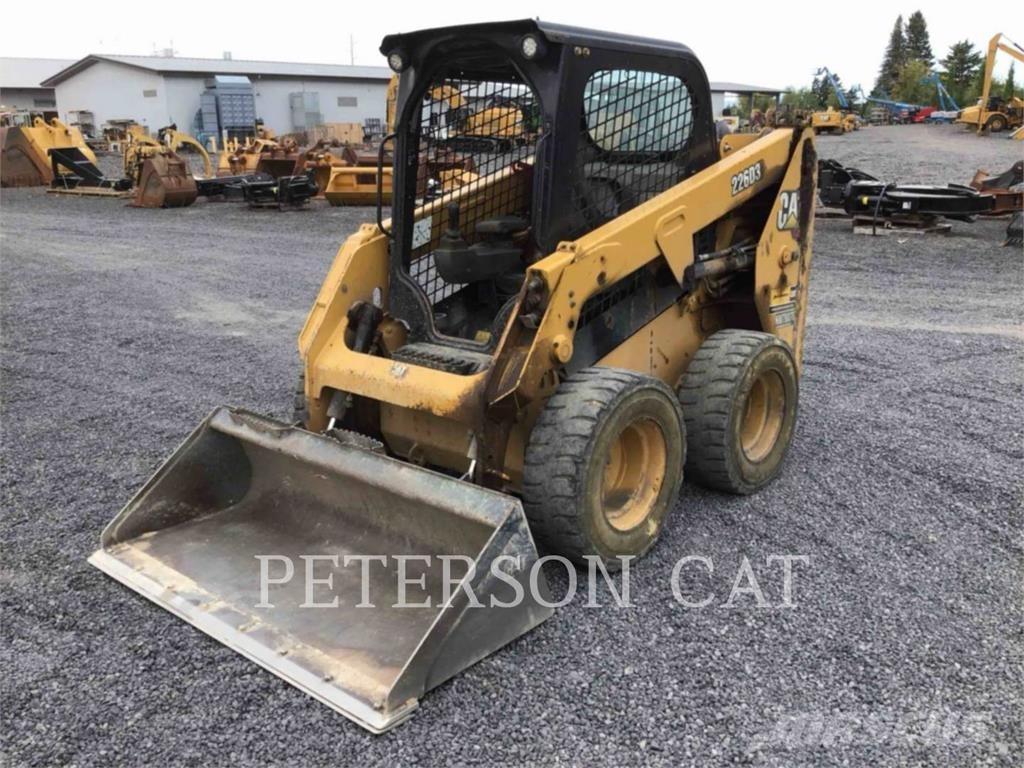 CAT 226D3 Ładowarki burtowe