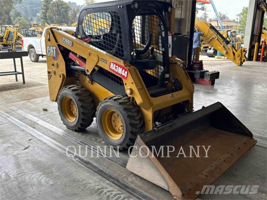 CAT 226D3 Ładowarki burtowe