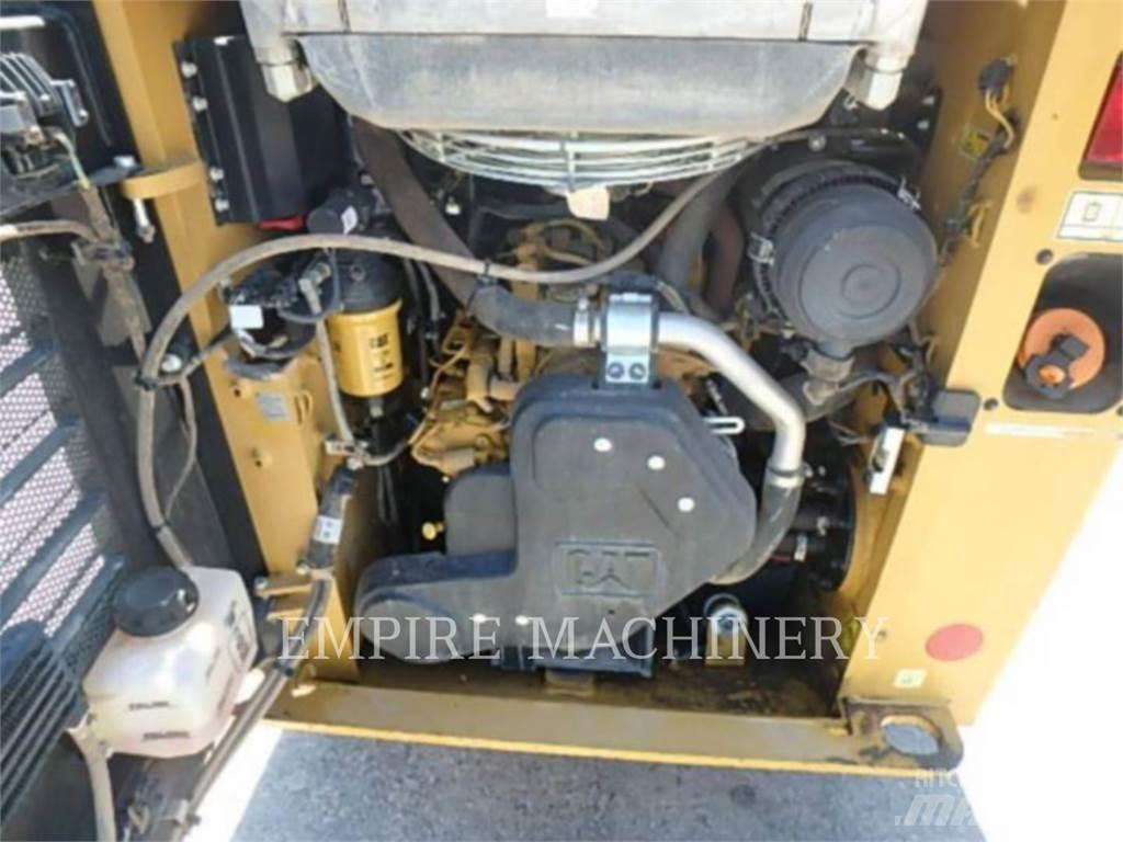 CAT 226D3 Ładowarki burtowe