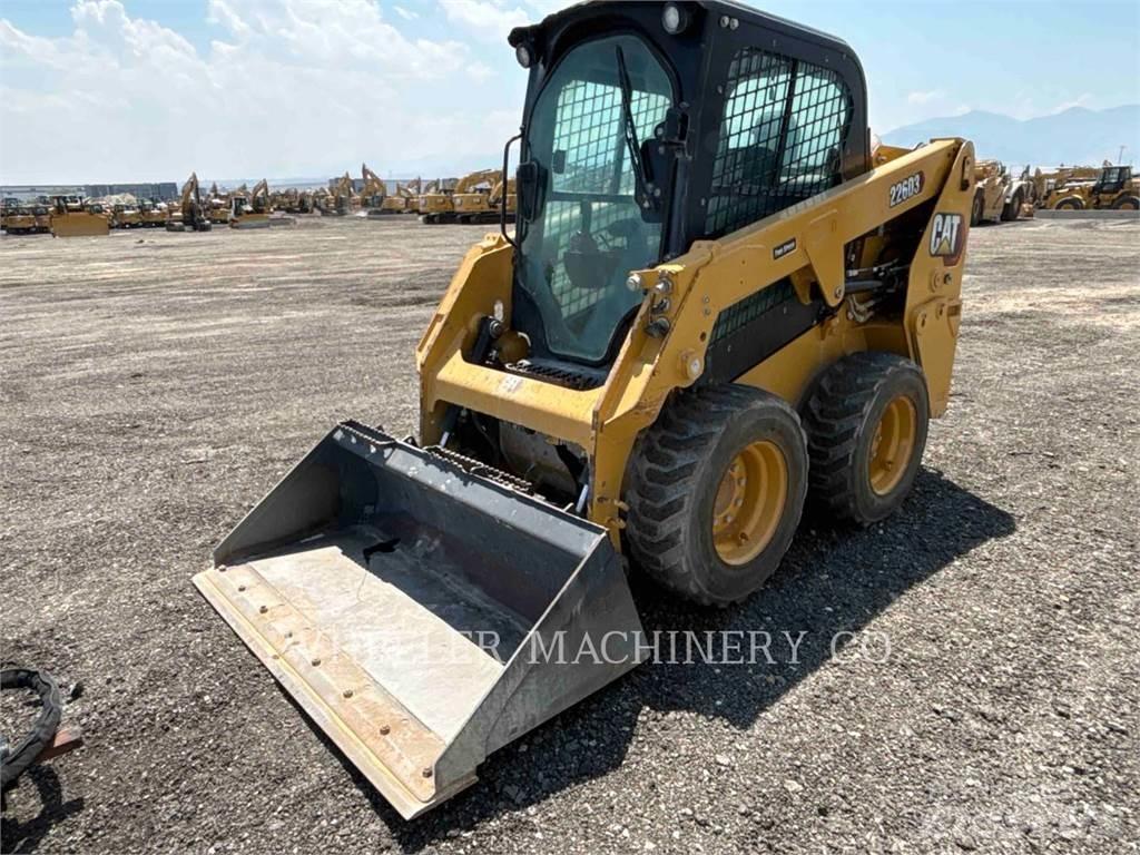 CAT 226D3 C3H2 Ładowarki burtowe