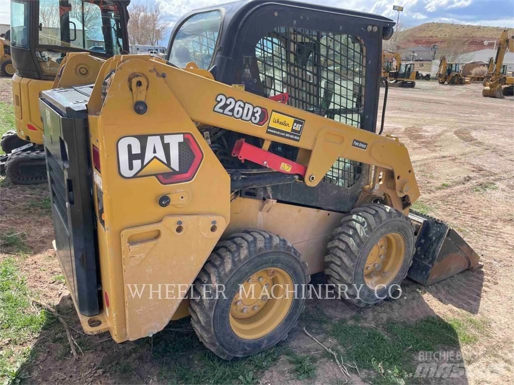 CAT 226D3 C3H2 Ładowarki burtowe
