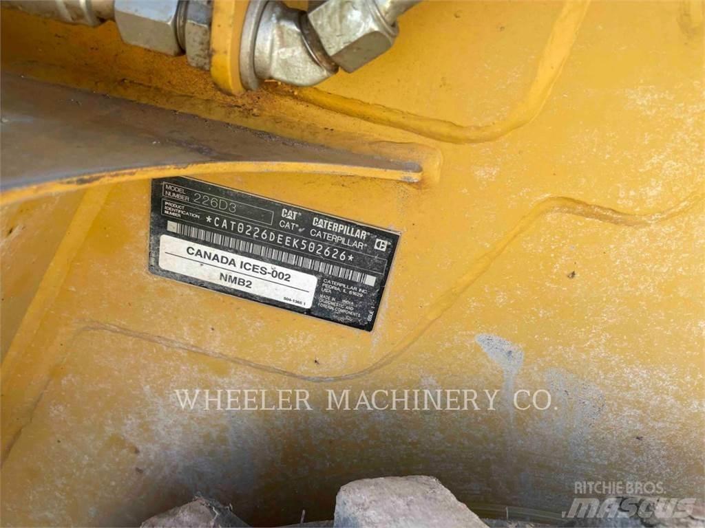 CAT 226D3 C3H2 Ładowarki burtowe