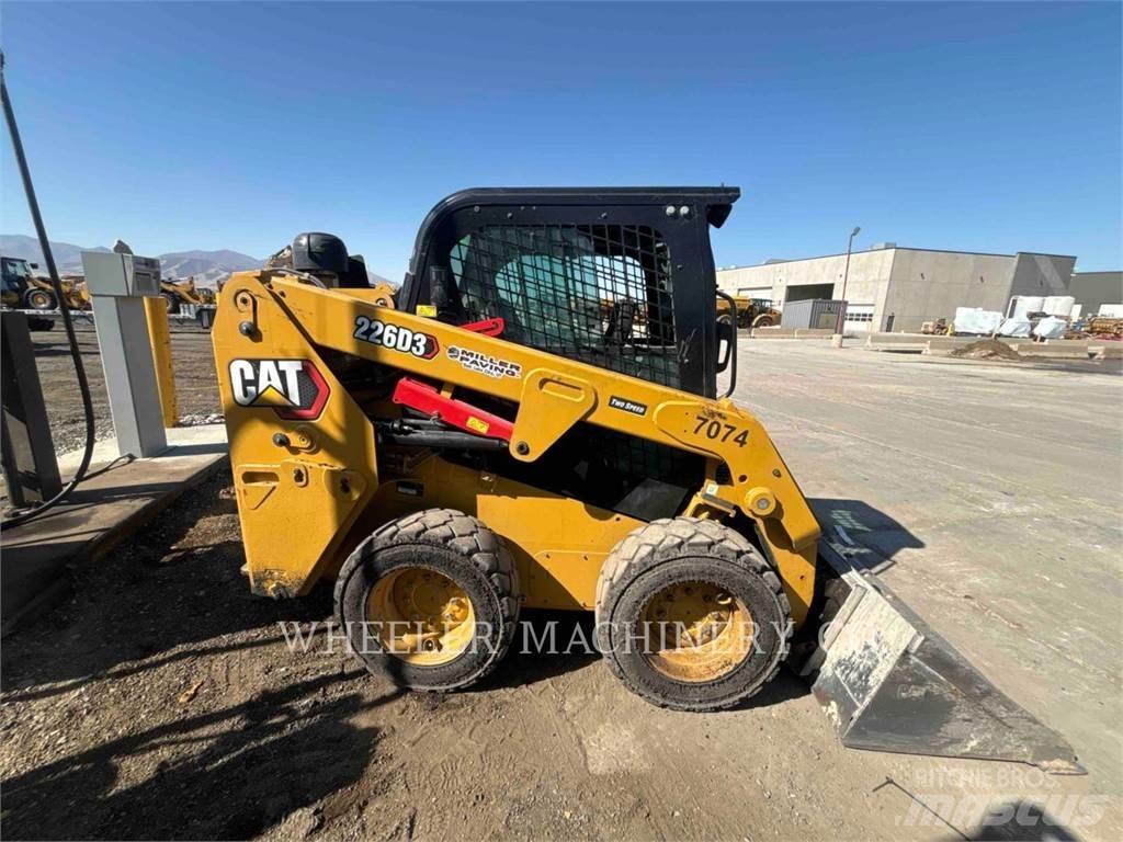 CAT 226D3 C3H2 Ładowarki burtowe