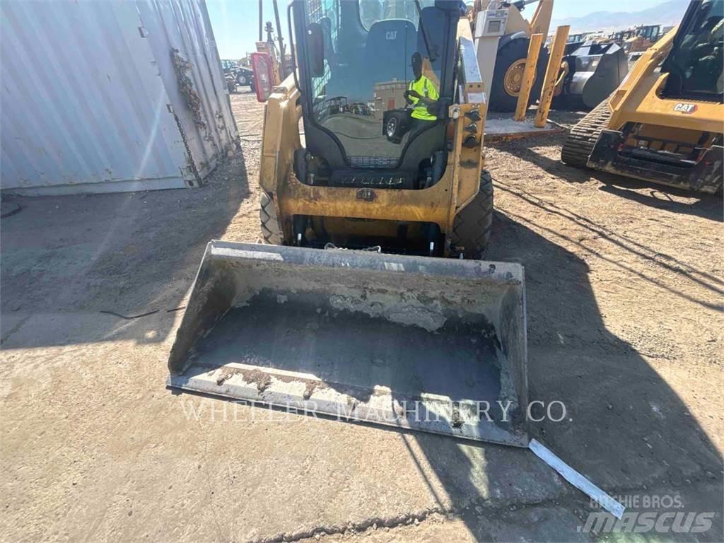 CAT 226D3 C3H2 Ładowarki burtowe
