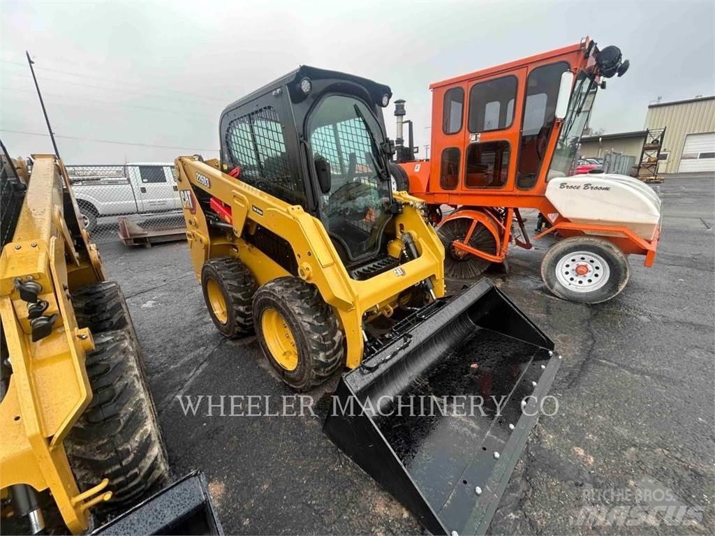 CAT 226D3 C3H2 Ładowarki burtowe